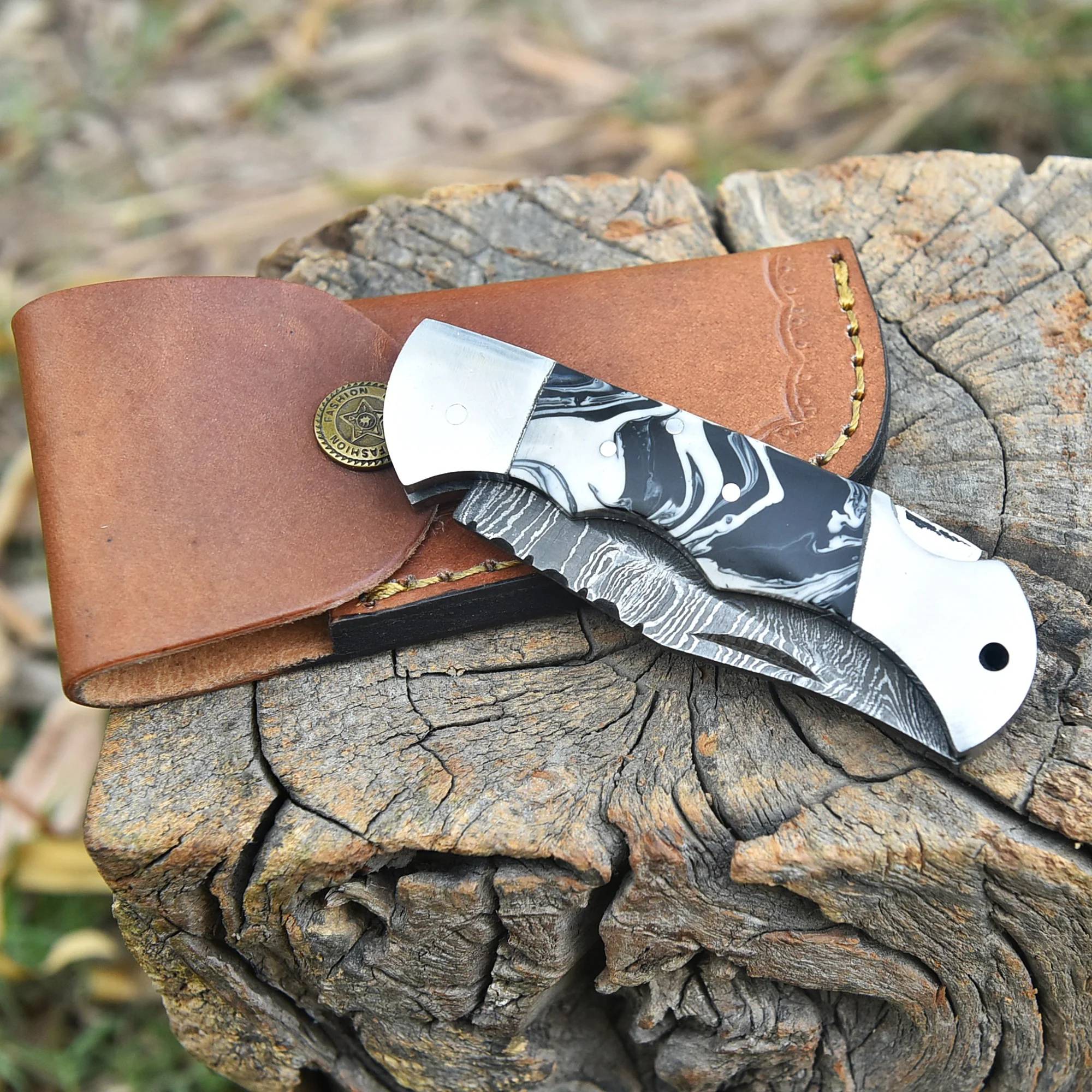 Hand Forged Damascus Steel Pocket Knife Resin Handle Collector Piece - Image 5