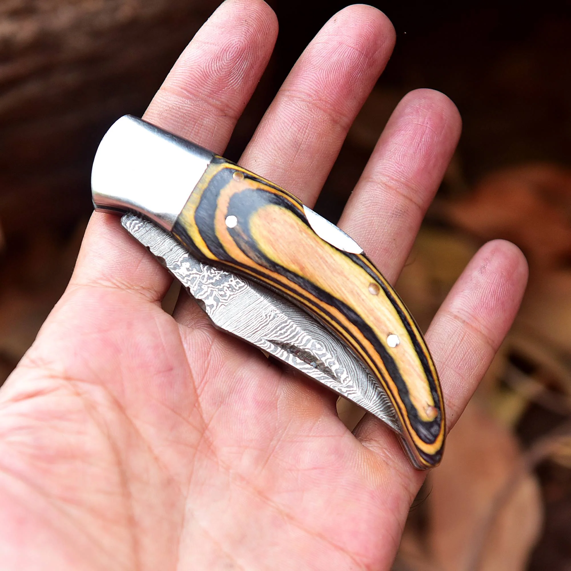 Hand Made Damascus Steel Hunting Folding Knife Camping Pocket Knife - Image 9