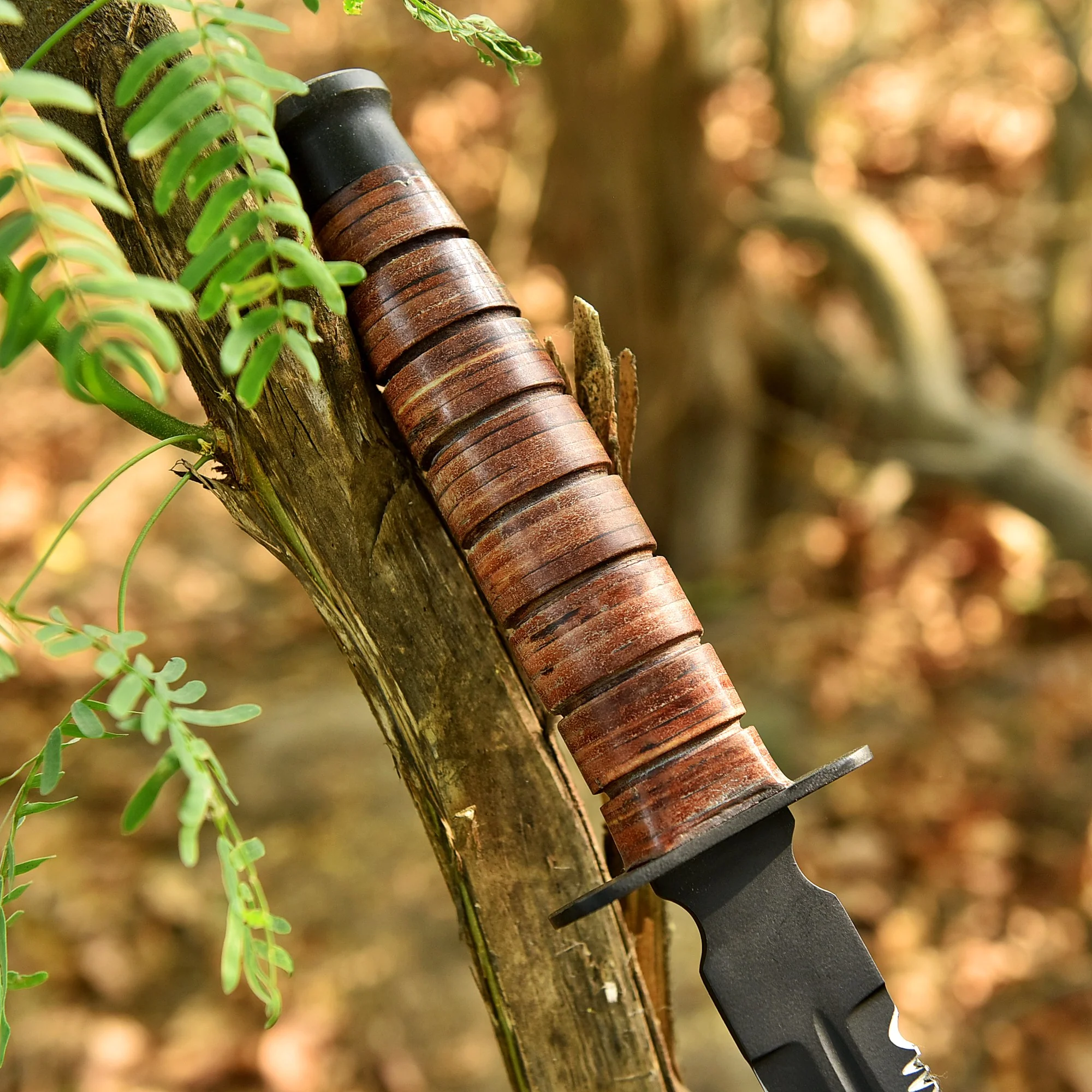 Handcrafted Carbon Steel Double Edged D2 Blade Sword Leather Handle - Image 3
