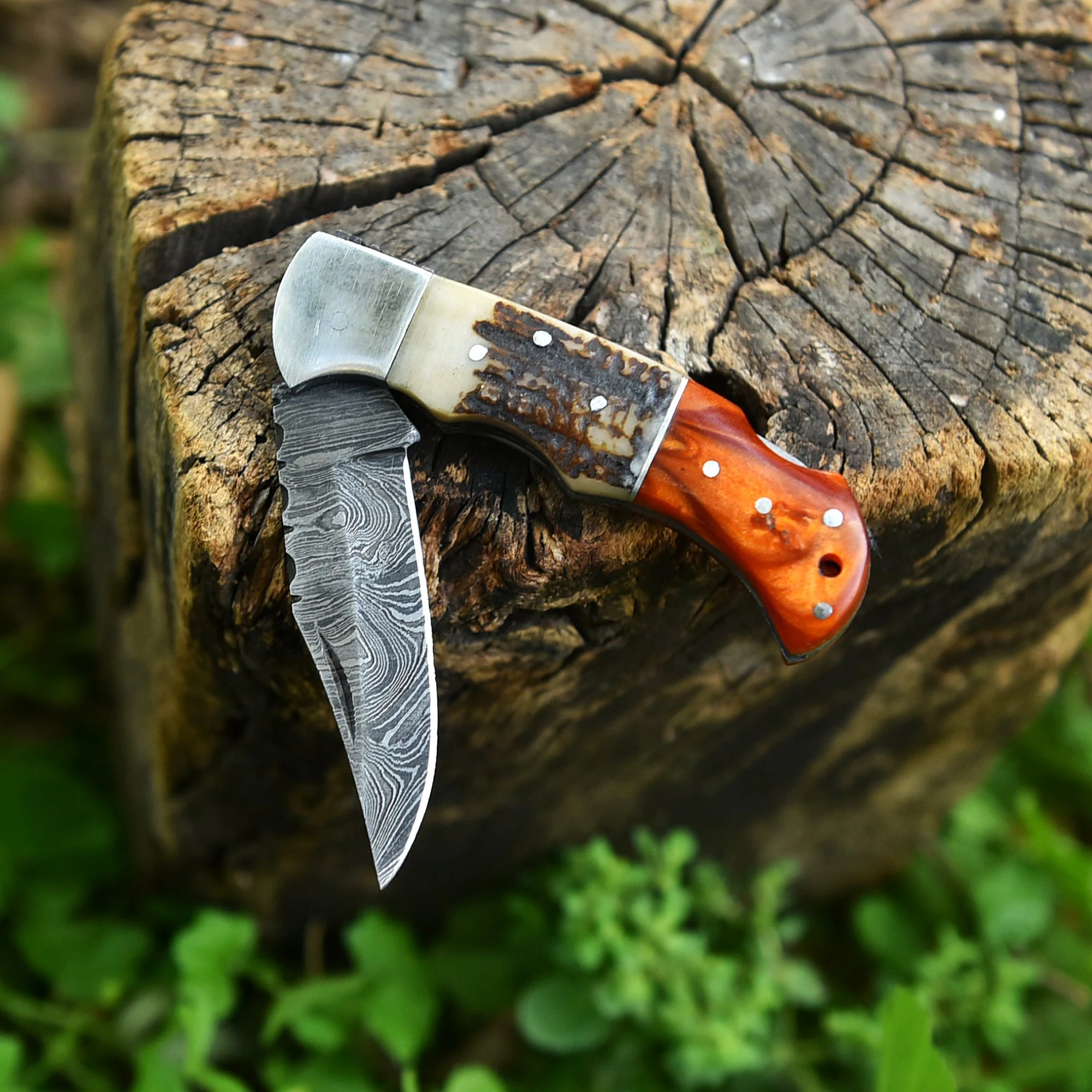 Handcrafted Damascus Steel Blade Folding Hunting Outing EDC Knife - Image 4