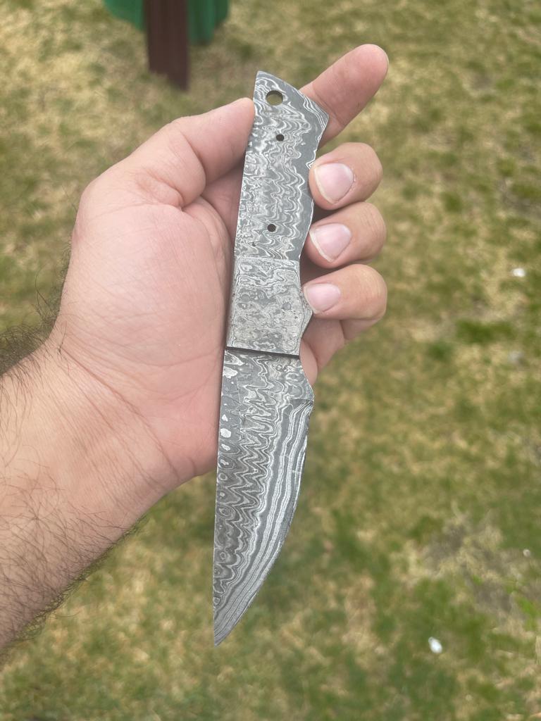 Handmade Damascus Ladder Pattern Steel Skinner Blank Blade Knife Full Tang x-12 - Image 3