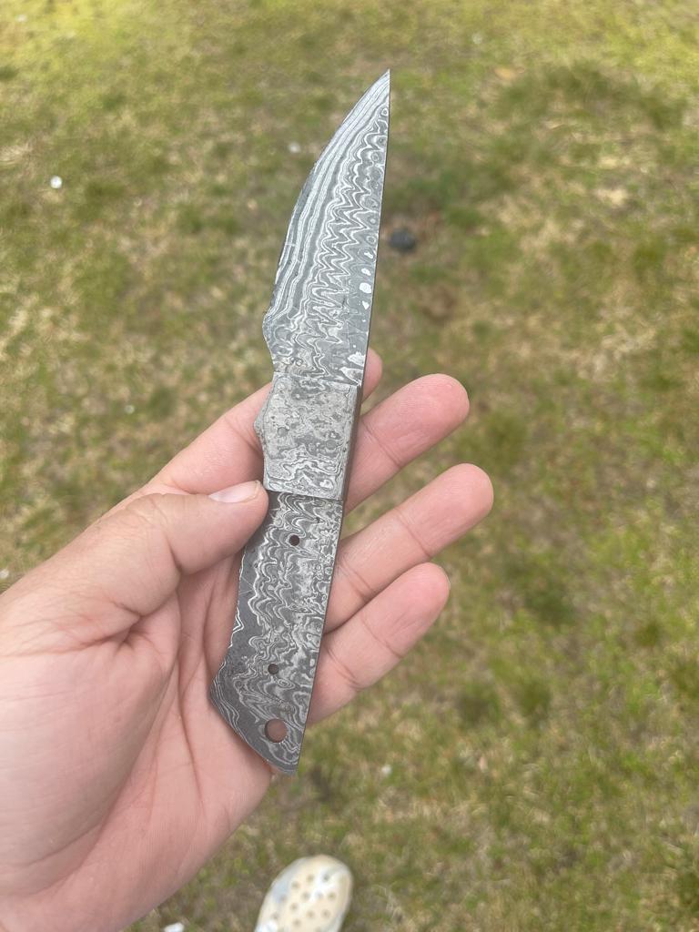 Handmade Damascus Ladder Pattern Steel Skinner Blank Blade Knife Full Tang x-12 - Image 4
