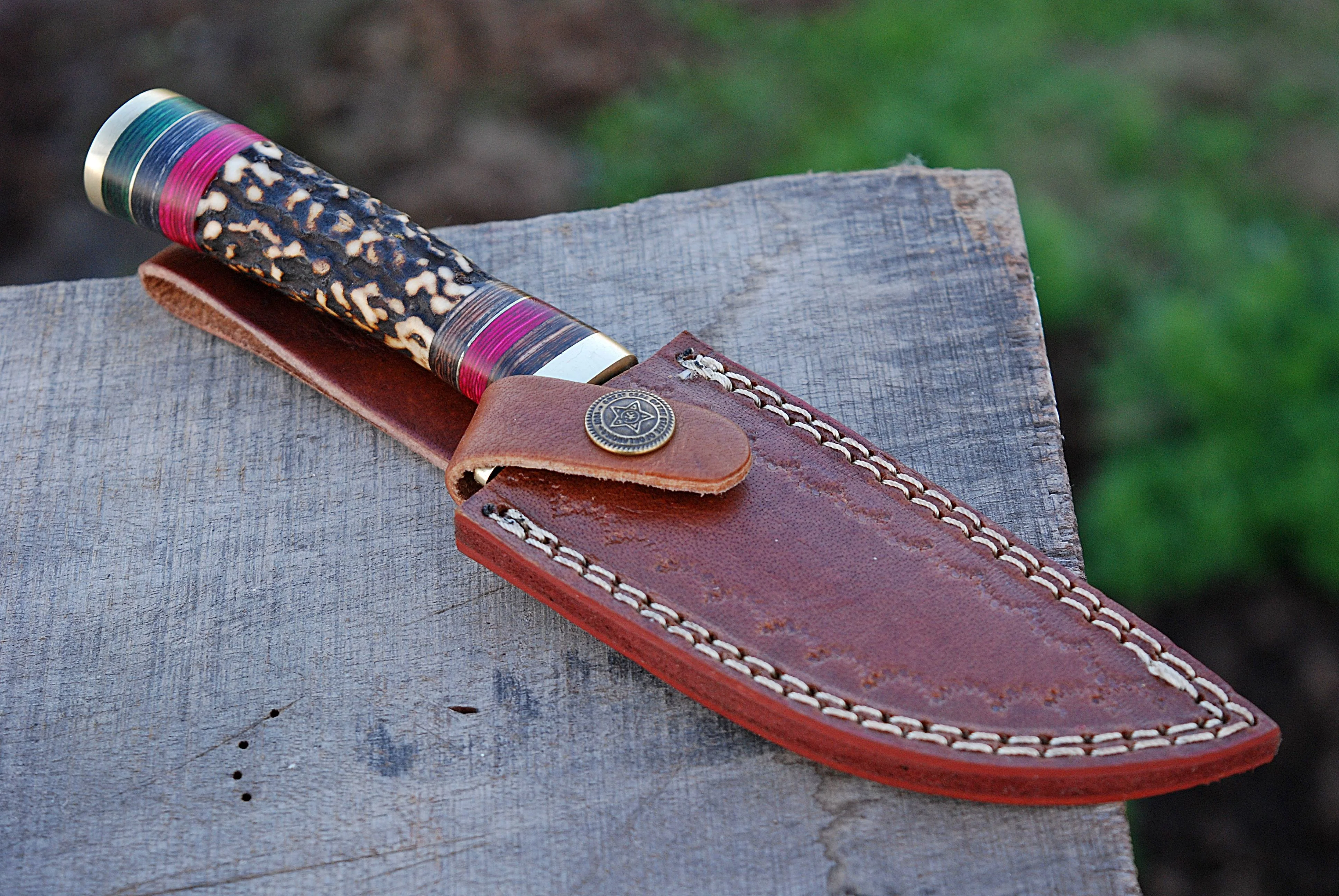 Handmade Damascus Steel Hunting Knife Original Stag Handle & Brass Guard with Leather Sheath - Image 7