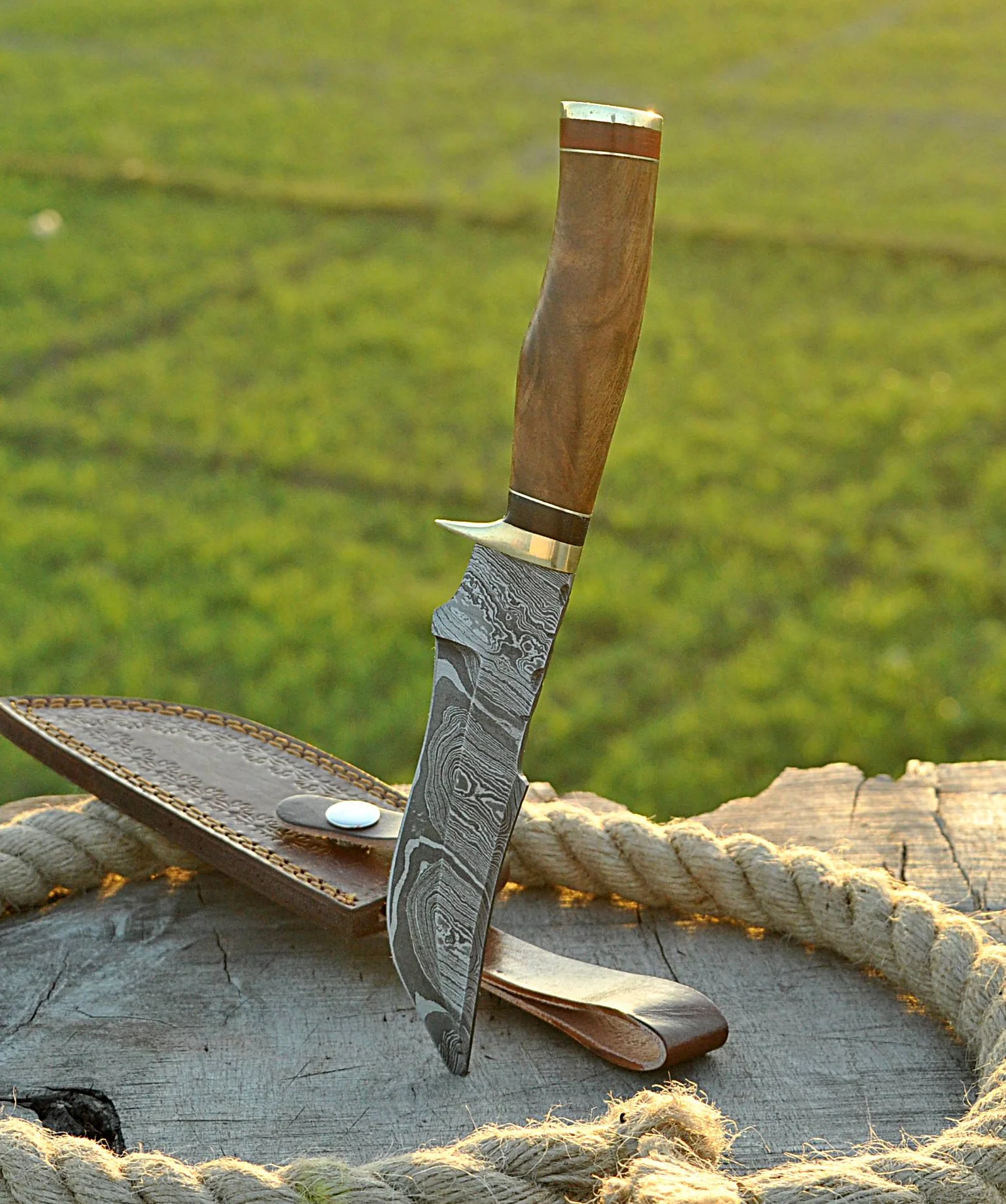 Handmade Damascus Steel Hunting Skinner Bushcraft Knife Wood Handle - Image 3